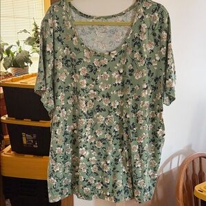 Plus Size Floral Green Women's Top